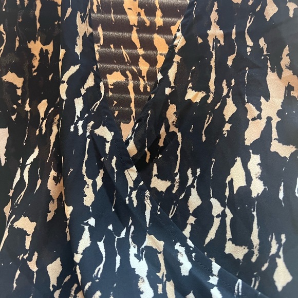 Sleeveless blouse - Picture 9 of 12